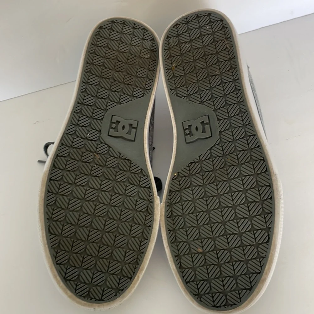 DC  Buckle Anvil Shoe Gray Size 9